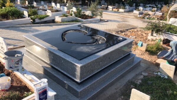 2 Kişilik Özel Tasarım Granit Mezar Çeşitleri - Görsel 2