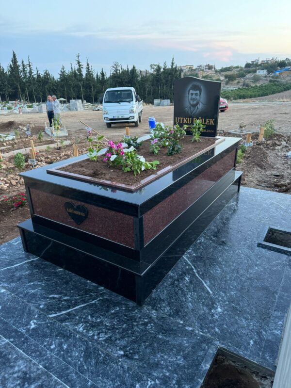 Tek Kişilik Bordo Siyah Mezar Tasarımı - Görsel 2