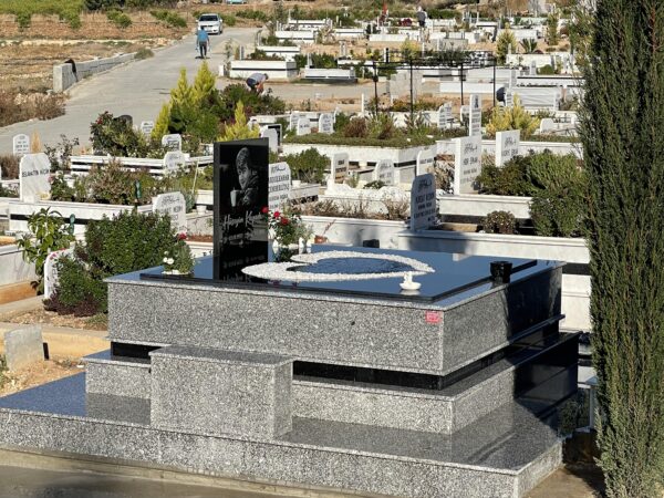 2 Kişilik Özel Tasarım Granit Mezar Çeşitleri - Görsel 3